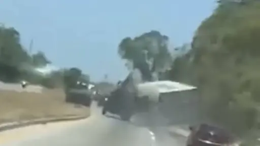 Así ocurrió el brutal accidente de un tráiler en la ruta al Atlántico. ,Captura de pantalla video de Facebook.