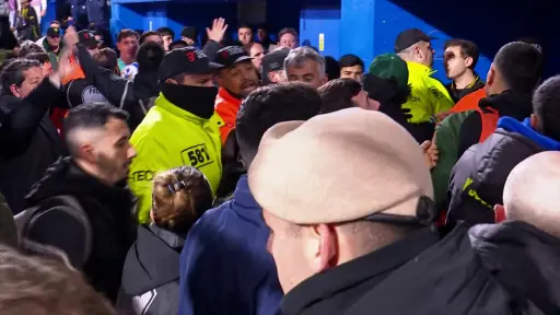 Dos técnicos se van a los golpes en el futbol argentino - TyC Sports