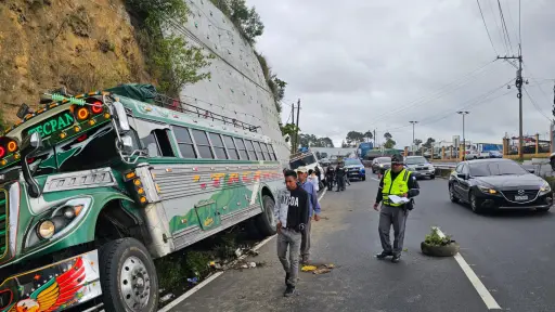 En el área donde ocurrió el accidente en el km 40 de la ruta Interamericana se mantiene un cierre vial. ,Provial