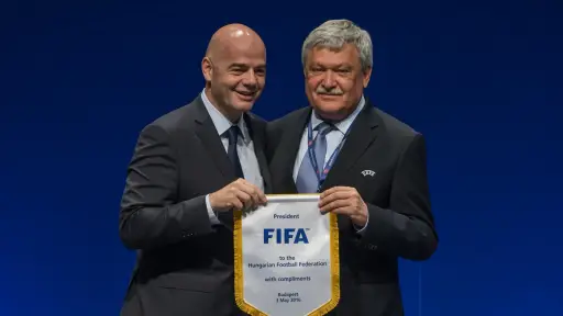 El húngaro Sándor Csányi retiró su respaldo a Gianni Infantino por el despido de Kevin Lamour - RR.SS.