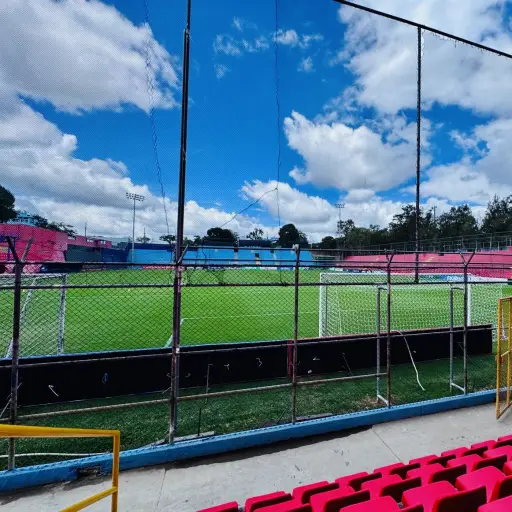 Así luce la malla en el estadio Manuel Felipe Carrera de El Trébol 