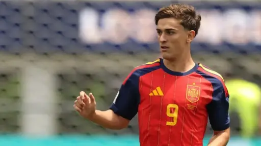 Gavi cumplió promesa y se tiño de rosa tras ganar el Mundial 2026