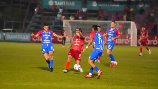 Acción de juego entre Malacateco y Xelajú 