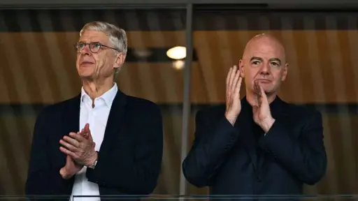 Arsene Wenger y Gianni Infantino en un palco durante el Mundial 2026 - RR.SS.