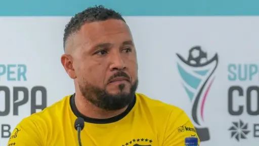 Saúl Phillip, técnico del Aurora F. C. 