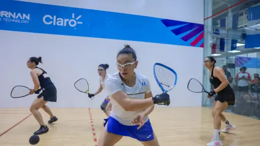 Equipo femenino de raquetbol conformado por Gabriela Martínez y María Renée Rodríguez.