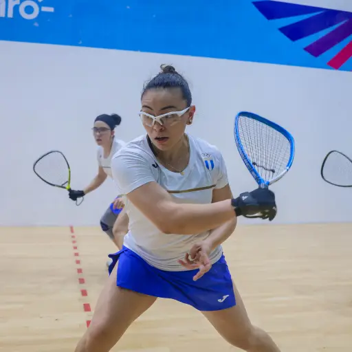 Equipo femenino de raquetbol conformado por Gabriela Martínez y María Renée Rodríguez.