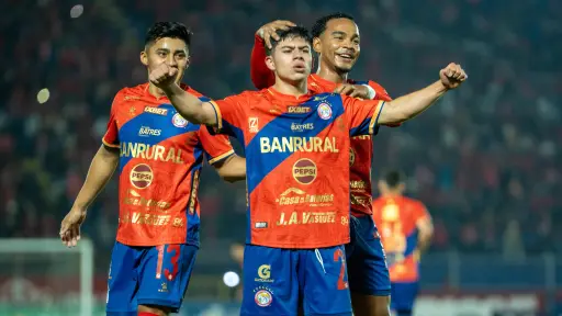 Ricardo Márquez celebrando gol ante Mixco en Quetzaltenango 
