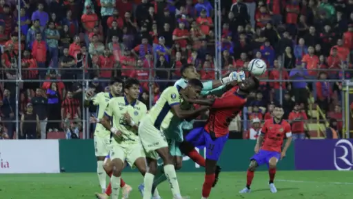 Alejandro Cabeza en una acción de juego ante Motagua 