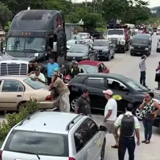 Bloqueo en Petén en rechazo al alza de los precios de los combustibles. ,Moralenses Izabal Gt