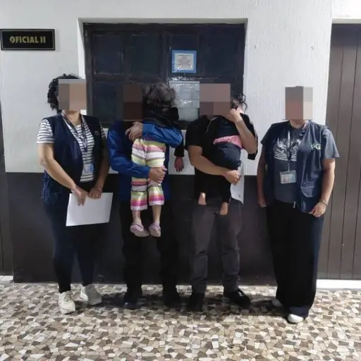 Dos hermanas, de 1 y 6 años, fueron rescatadas por la PGN en Jutiapa por estar en condiciones de vulnerabilidad. ,PGN