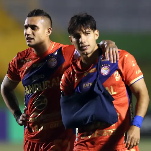 Jesús López sufrió una lesión en el hombro derecho durante el partido ante Firpo