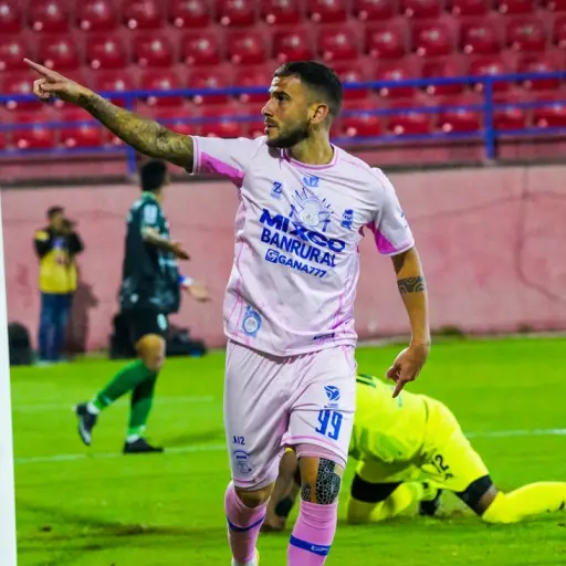 Nicolás Martínez celebrando gol ante Alianza en El Trébol por Copa Centroamericana