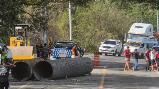 Trabajos para restablecer el paso en el puente Güijo, en Km. 110 de la ruta al Atlántico. ,CIV