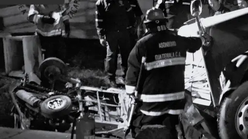 Los rescatistas oficializaron que el número de personas fallecidas por este accidente es de seis. ,Bomberos Municipales Departamentales. 