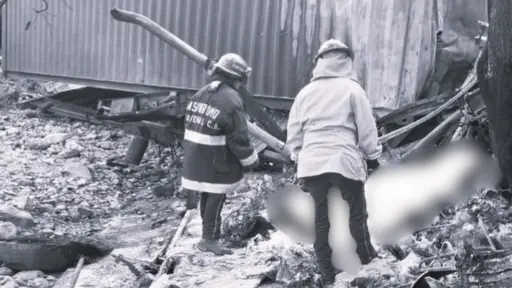 Bomberos Municipales Departamentales también atendieron la emergencia en el Puente Guijo. ,Bomberos Municipales Departamentales. 