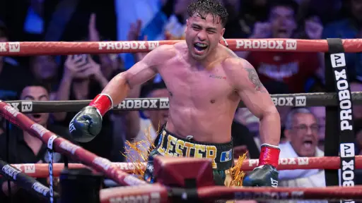 Lester Martinez celebró con euforia tras el triunfo. ,EFE/Jordy Marsono