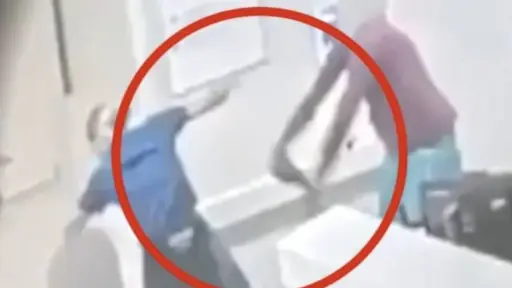 Paciente golpea brutalmente a una enfermera. ,Captura de pantalla video de X.