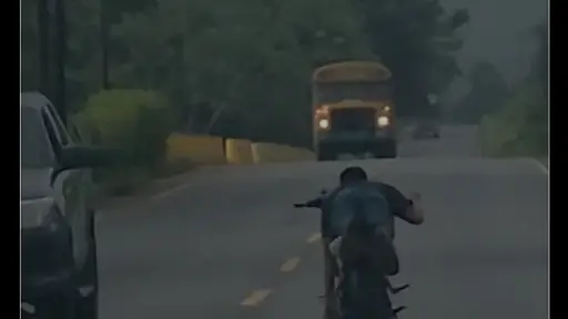 El capturado hacía acobacias indebidas en la carretera, según la PNC. ,Captura de pantalla