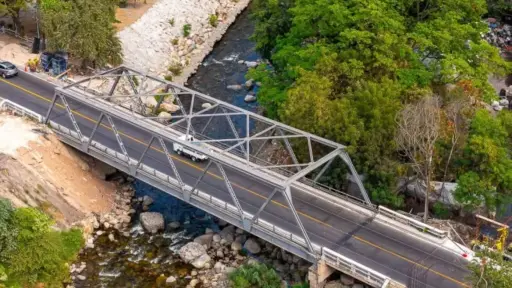 El puente Santa Cruz se ubica en el municipio de Teculután, departamento de Zacapa. ,CIV.