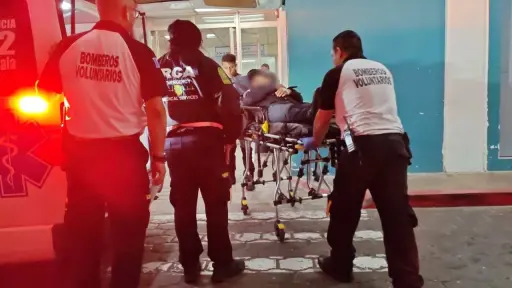 El agente de PNC herido tras el incidente en Santa Catarina Pinula fue ingresado a un hospital. ,Bomberos Voluntarios