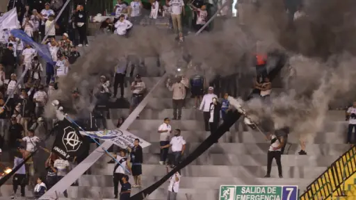 Aficionados de Comunicaciones durante el partido ante Guastatoya - Alex Meoño