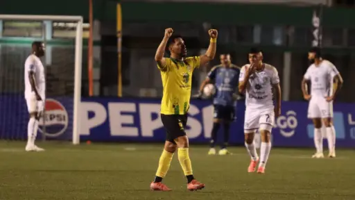 José Almanza marca doblete en el partido ante Comunicaciones 