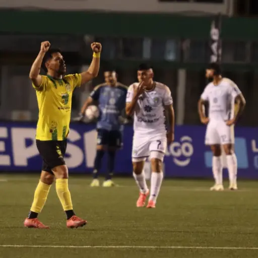 José Almanza marca doblete en el partido ante Comunicaciones 