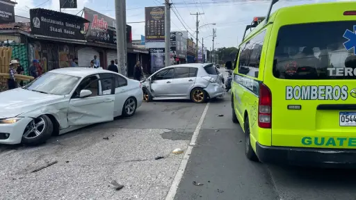 El choque ocurrió por causas que se investigan. ,Bomberos Municipales