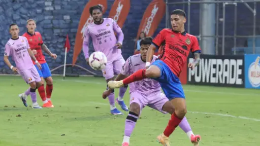 Acción de juego entre Municipal y San Pedro 