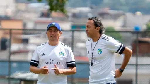 Roberto Montoya y Agustín Herrera en el entreno de Comunicaciones - Comunicaciones FC