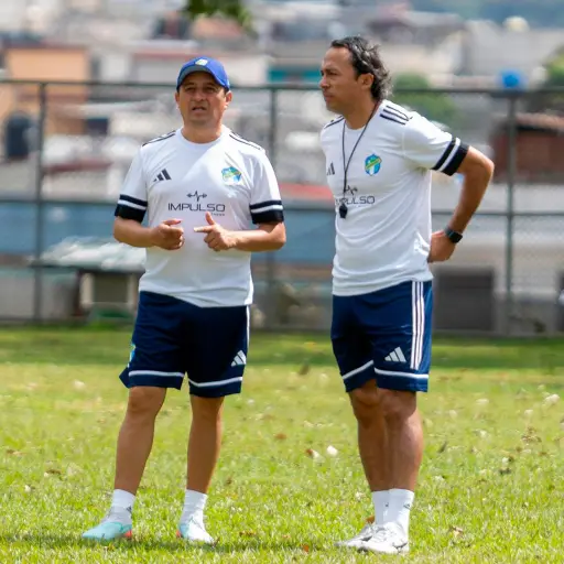 Roberto Montoya y Agustín Herrera en el entreno de Comunicaciones - Comunicaciones FC