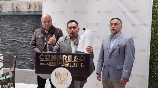 Diputados de VOS presentan querella contra autoridades de la CDAG - Bancada VOS