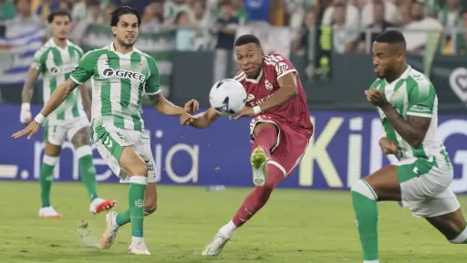 Acción de juego de Mbappé ante Betis 