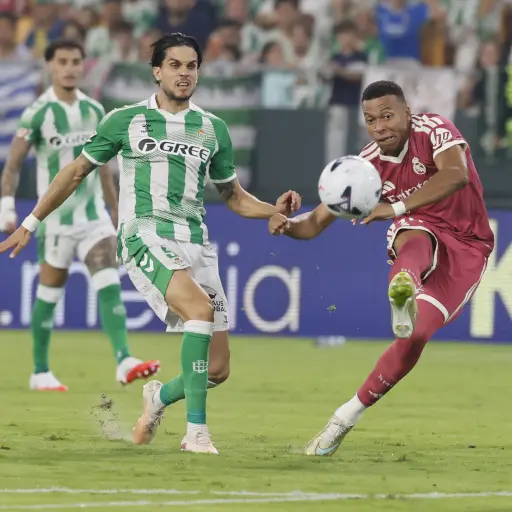 Acción de juego de Mbappé ante Betis 