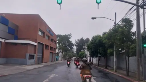 Gentes de la PNC y del Ejército patrullan en motocicletas en algunos sectores de la zona 1 capitalina.  ,PNC de Guatemala.