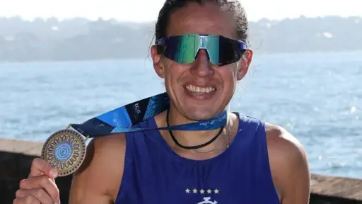 Luis Carlos Rivero completó la Maratón Sídney 2026