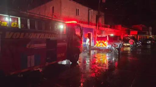 Área donde ocurrió un incendio en un local en Jutiapa. ,Bomberos Voluntarios