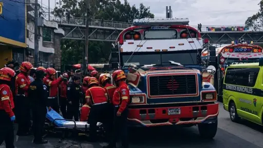 El ayudante del bus resultó herido tras el ataque armado en El Trébol. ,Bomberos Municipales