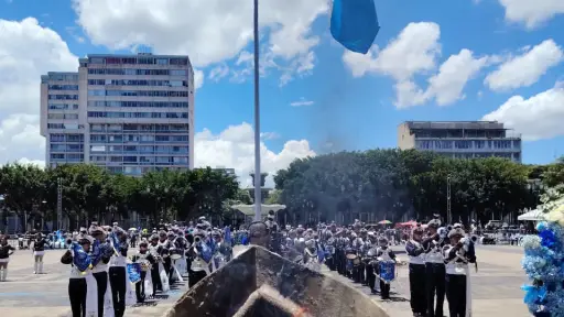 Encendido del fuego patrio en la plaza de la Constitución, el martes 1 de septiembre de 2026. ,Omar Solís/Emisoras Unidas