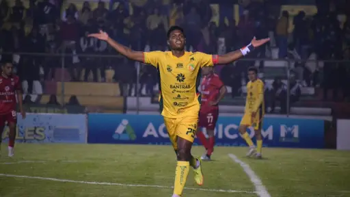 Óscar Linton celebrando gol ante Malacateco 