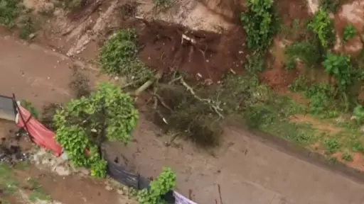Recientemente un derrumbe ocurrió en el kilómetro 33 de la Ruta Departamental SAC-11, Santiago Sacatepéquez, Sacatepéquez. ,Conred.