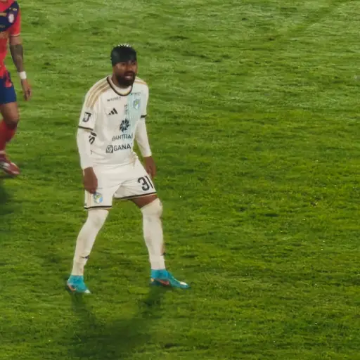Dewinder Bradley terminó con un golpe en la victoria de Comunicaciones ante Xelajú - Willber Colloy