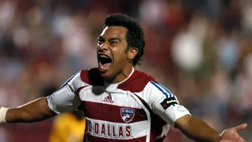 Carlos Ruiz durante su etapa con el FC Dallas de la Major League Soccer - MLS