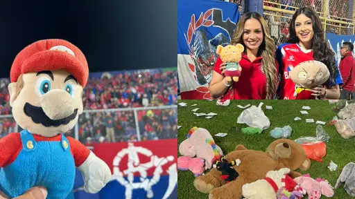 Lluvia de peluches en el estadio Mario Camposeco 