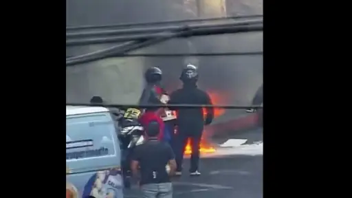 Incendio de motocicleta en la zona 10. ,PMT capitalina/Montejo