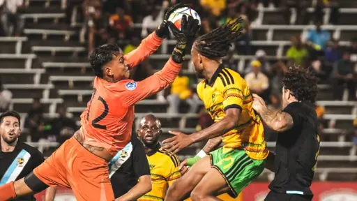 Acción de juego entre Jamaica vs. Guatemala 