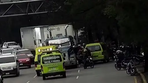 En el área donde ocurrió el incidente armado en zona 11 se mantiene un cierre vehicular. ,PMT capitalina/Montejo
