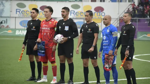 Cristopher Corado fue el árbitro del San Pedro vs. Cobán Imperial 