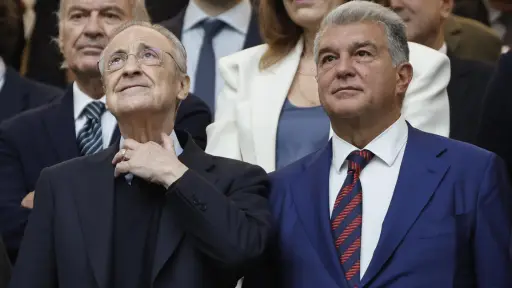 Florentino Pérez y Joan Laporta en el Palco de Honor del Estadio Santiago Bernabéu - EFE